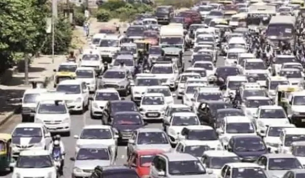 दिल्ली सरकार बीएस-तीन पेट्रोल, बीएस-चार डीजल चौपहिया वाहनों से प्रतिबंध हटाने पर करेगी विचार 